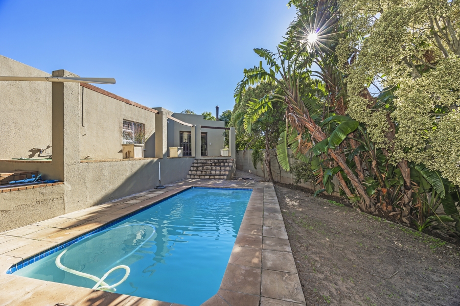 6 Bedroom Property for Sale in Door De Kraal Western Cape